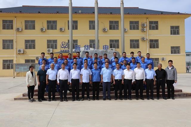 申總與新華發電職工合影 申總與新華發電職工合影